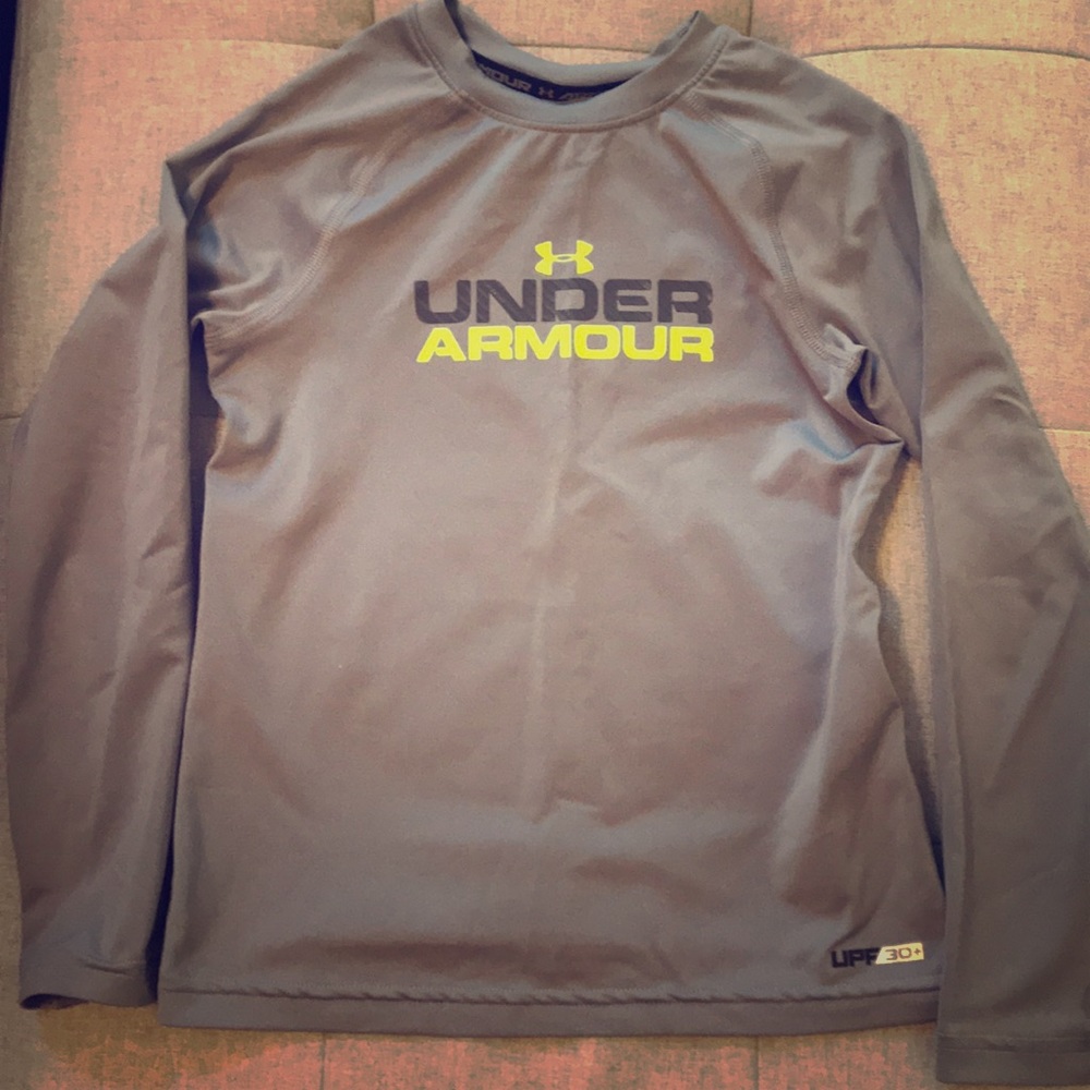Boys (XS) Under Armour Layering Shirt
